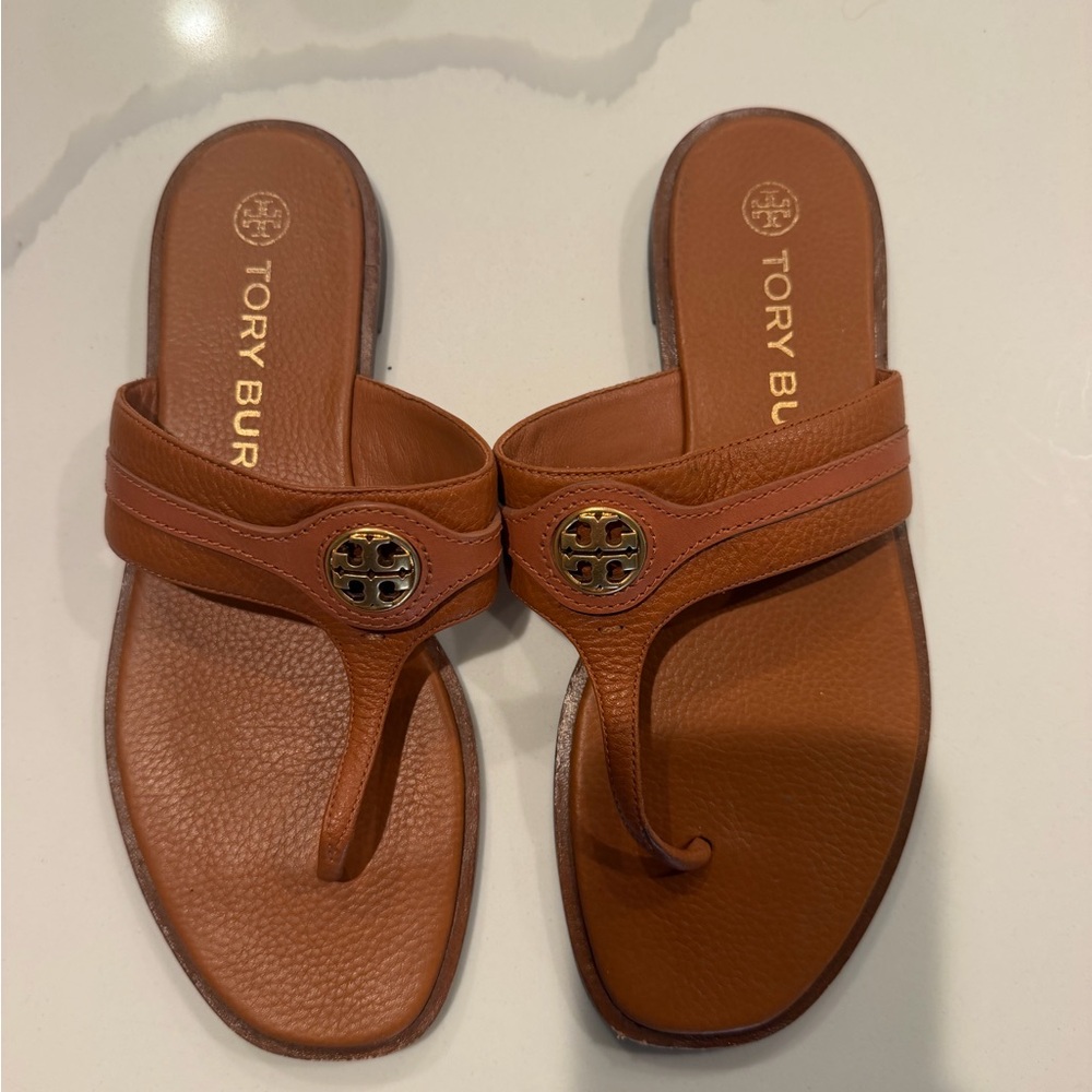 Tory Burch Thong Sandals. Tan. 7.5.